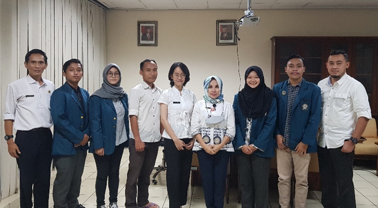 UNDIP Awesome! Internship Students to Support Semarang City Regional Secretariat in Community Satisfaction Survey at Health Office