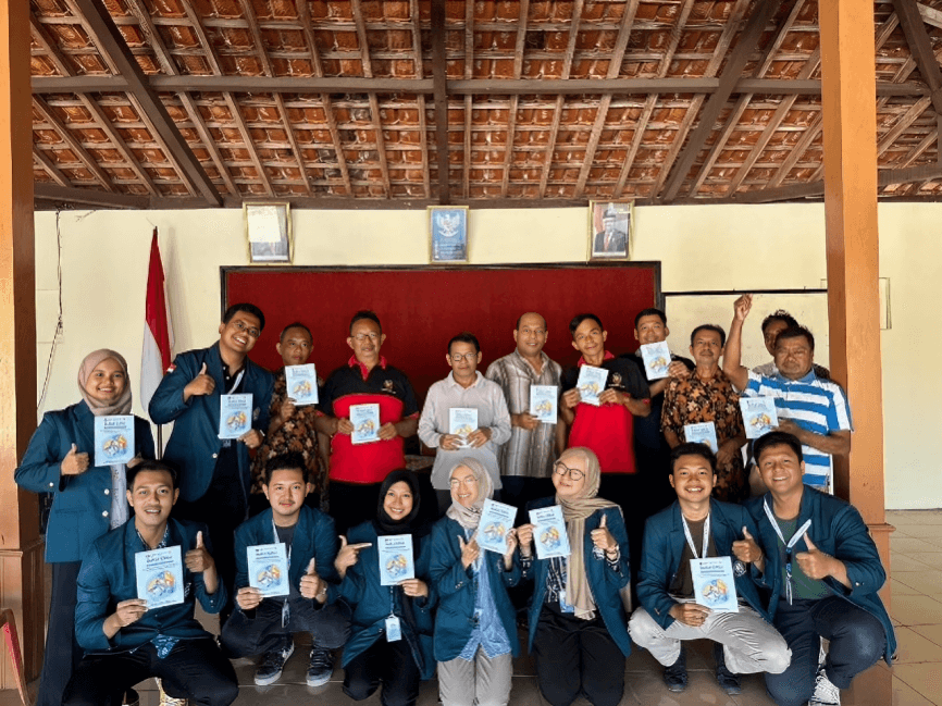 Launch of the Pocket Guidebook for Village Apparatus by KKN Students of Diponegoro University Aiming to Create an Active, Responsive, Protective, Reliable, and Advanced Village