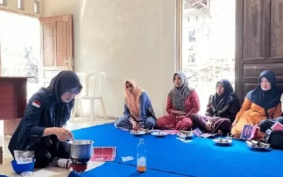Transforming Waste Oil into Light: Undip Community Service Program (KKN) Team II Students Turn Used Cooking Oil into Aromatherapy Candles