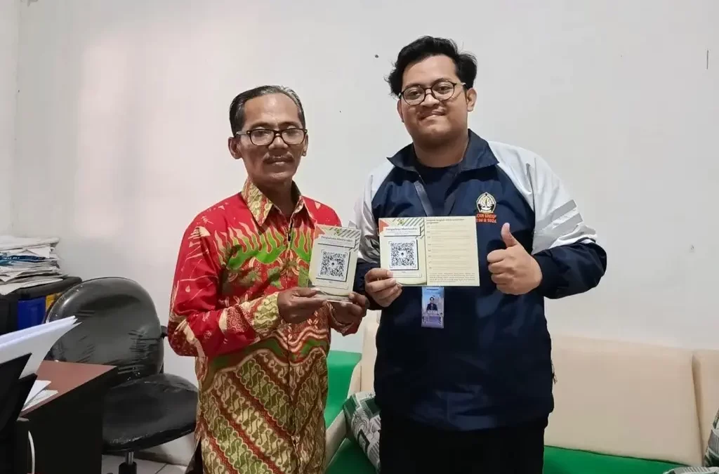 In the Framework of Realizing Good Governance, Community Service Program (KKN) Team II Undip Students Digitize the Community Complaint Service System
