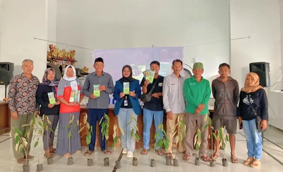 Fluctuation of Tobacco Prices: Diponegoro University Community Service Program  (KKN) Students Offer Economic Alternatives with Free Seedlings from KLHK