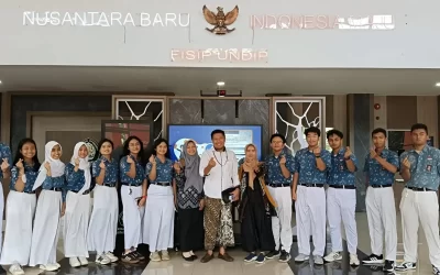 Students from SMAN 1 Semarang Visit IUP Public Administration Stand at IUP FISIP DAY “UNLOCK YOUR GLOBAL FUTURE!”