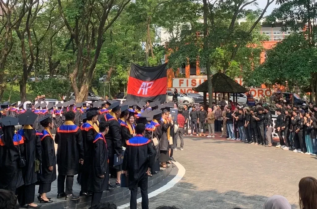GRADUATION DAY: WISUDA 178